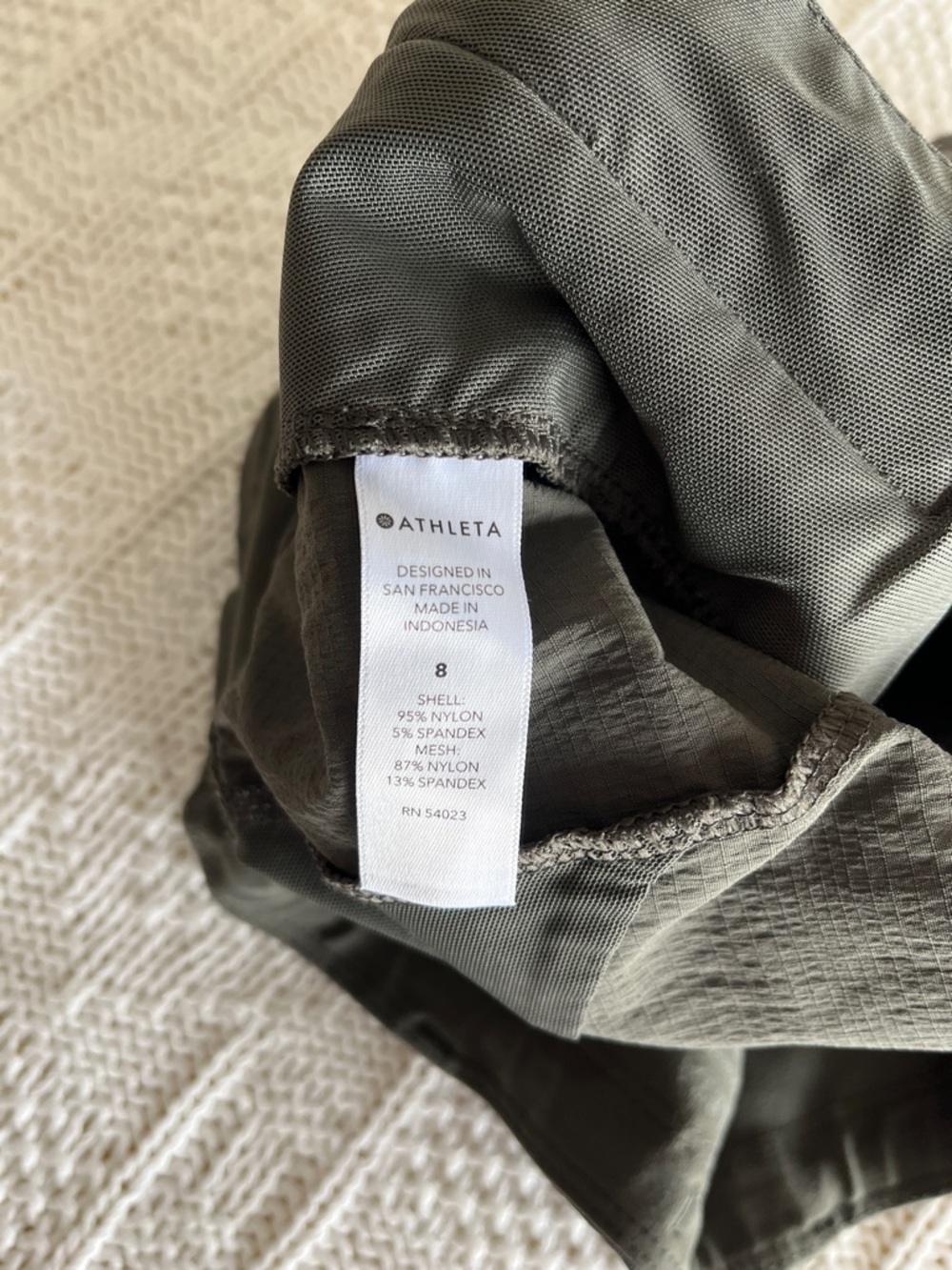 Athleta Trekkie North Mid Rise 3.5" Short in Olive Green Sz 8 - Picture 6 of 14
